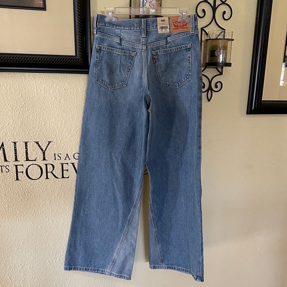 NWT Levi's Women's Sky Blue Wide Leg Jeans - Picture 4 of 9